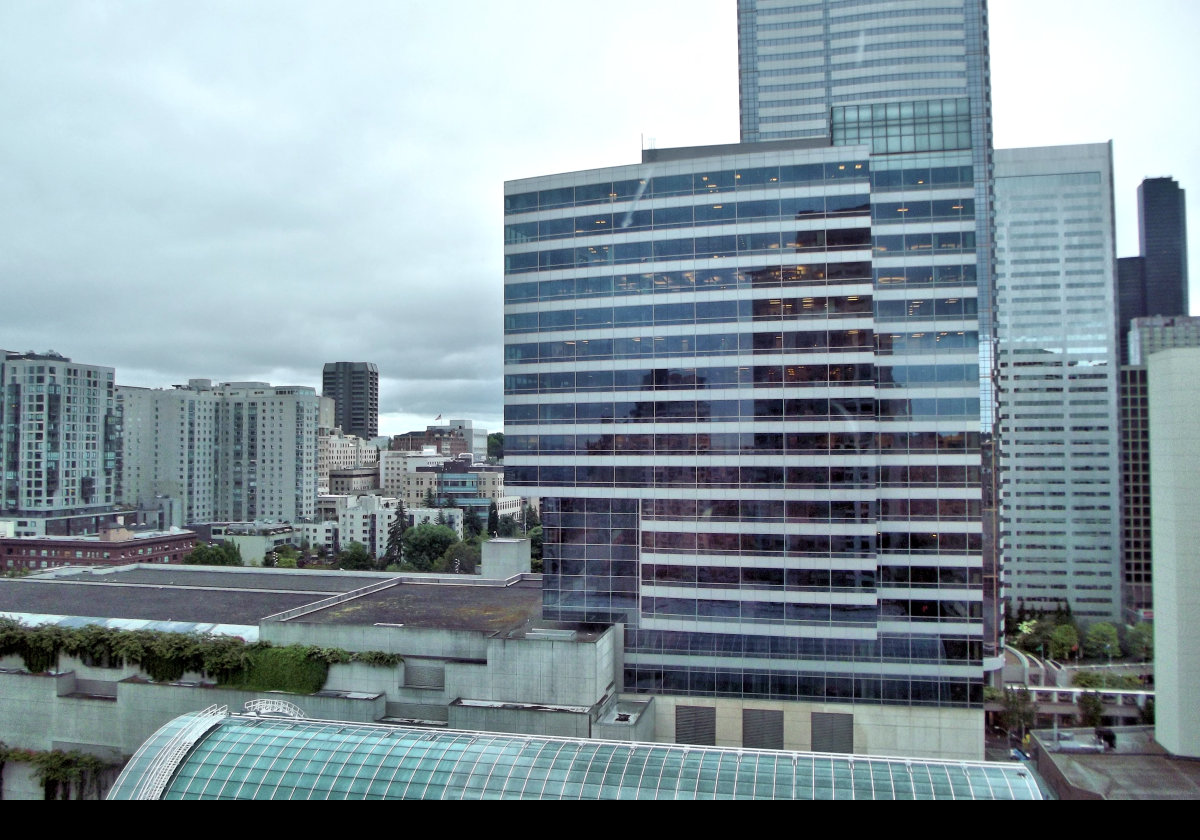 Our hotel in Seattle, the Grand Hyatt,  was a very good choice! This is the view  over the city from our room.