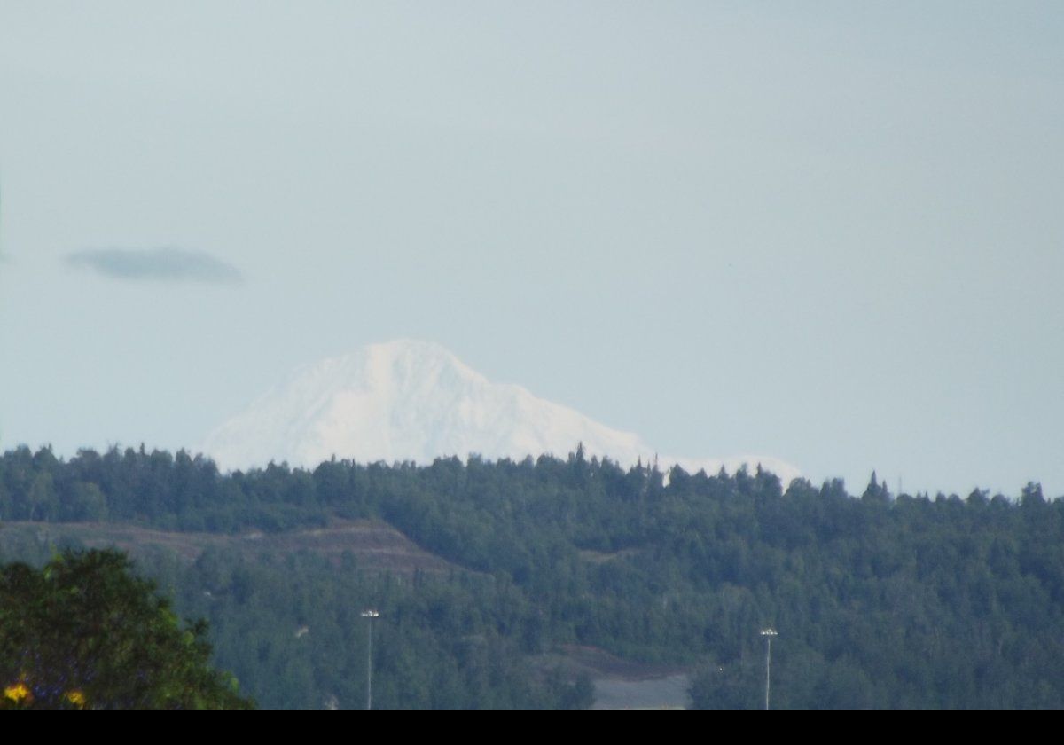 A very rare opportunity to see Mount Mckinley from Anchorage. It is about 240 km (150 miles) away.