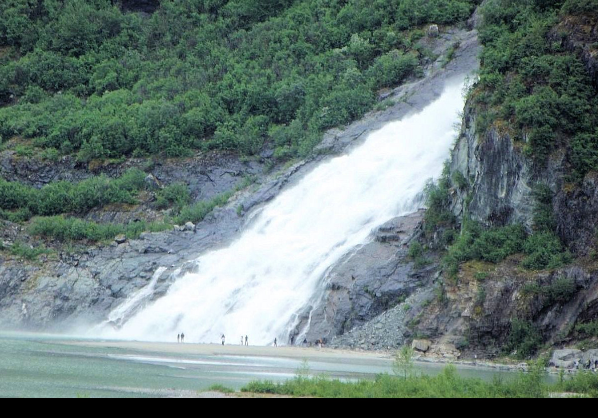 The Nugget Falls comprises two tiers; one 30 meters (99 feet) high, the other 85 meters (278 feet) high.