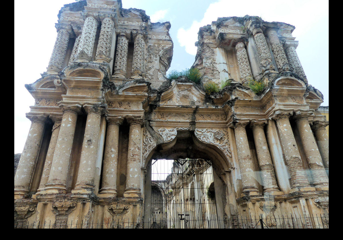 Built in 1638, the Iglesia de Nuestra Señora del Carmen was destroyed by the earthquakes of 1651 & 1717. Rebuilt around 1728 it was damaged again by more earthquakes in 1773 and later.