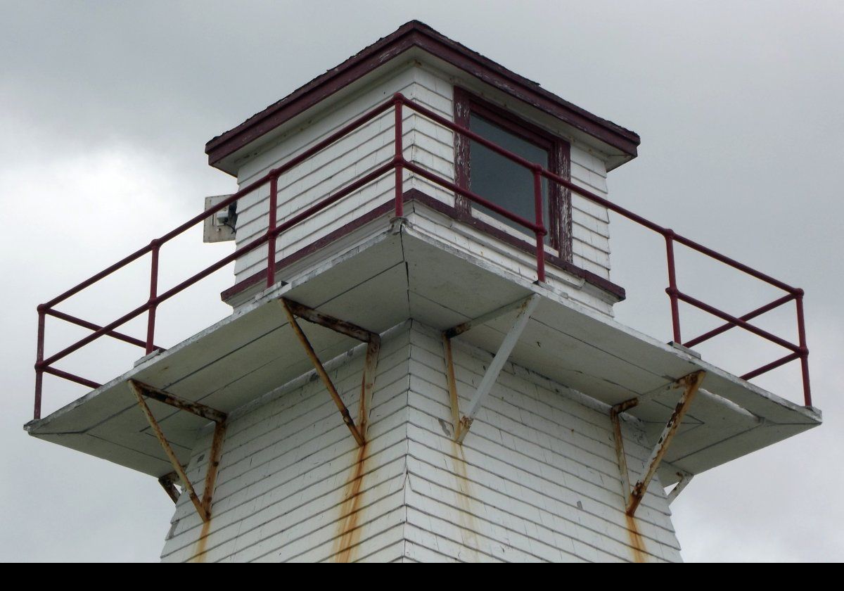 Closeup showing the lantern room and surrounding gallery.