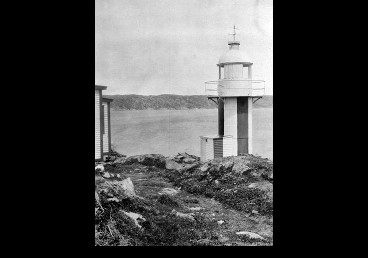 A Canadian Coast Guard picture of the original iron tower used from 1912 to 1960.