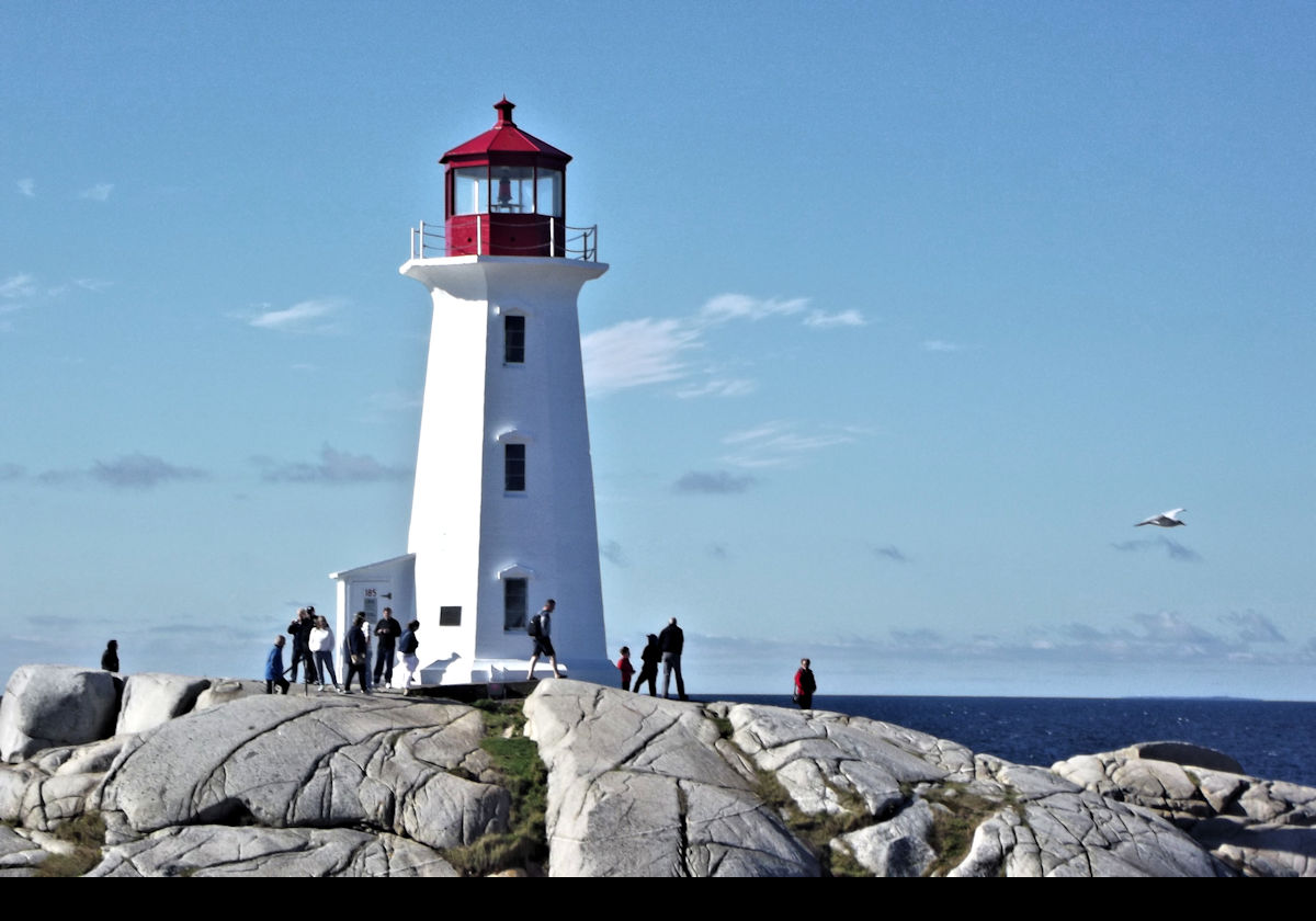 Built in 1868, the original lighthouse was a wooden keepers house that had a tower containing a beacon on its roof. It used a kerosene oil lamp with a parabolic reflector showing a red light.