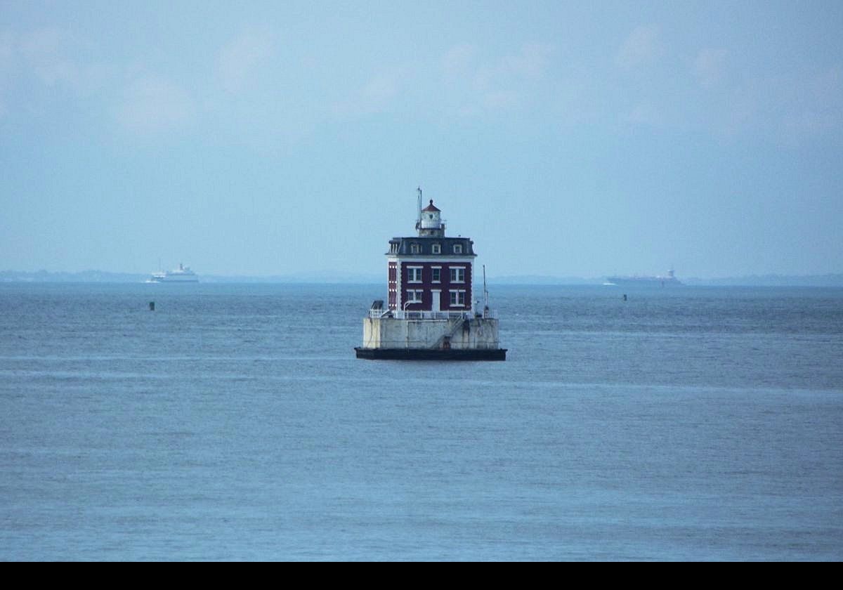 To me, it bears more than a passing resemblance to the rather smaller Hudson-Athens light on the Hudson river in New York that you can see elsewhere on this site.