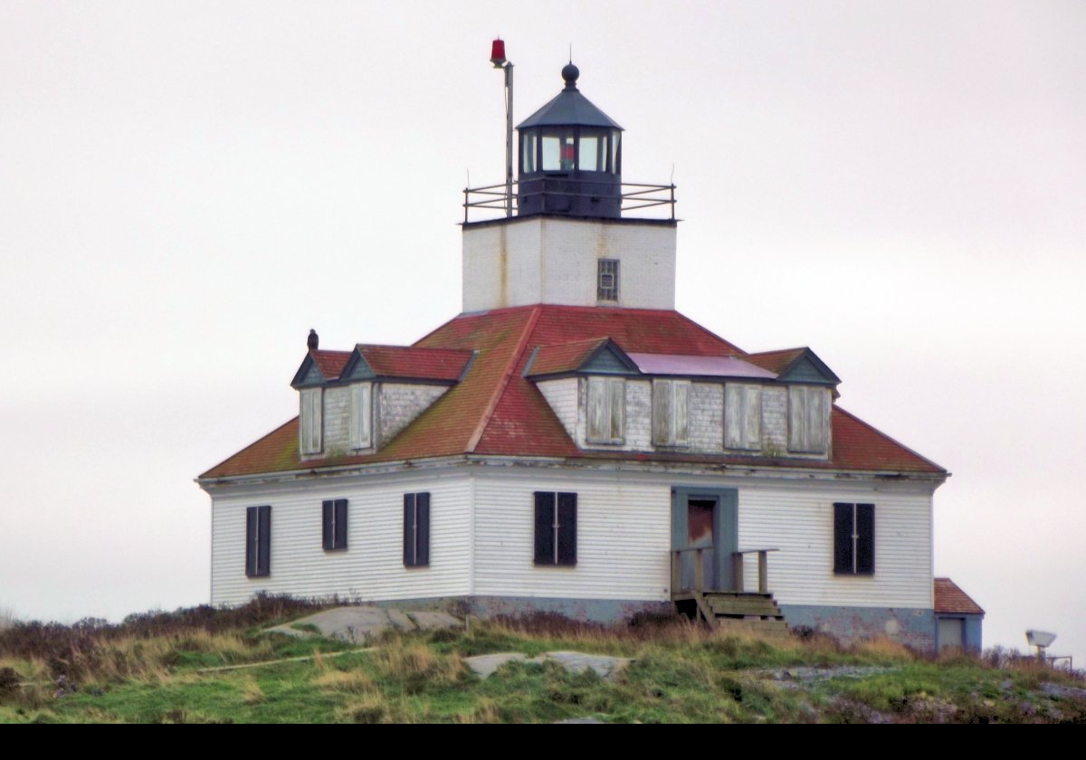 In 1901, the optic was upgraded to a fourth order Fresnel lens showing a flashing white light. Apparently, the mechanism was less than totally reliable, stopping quite frequently!