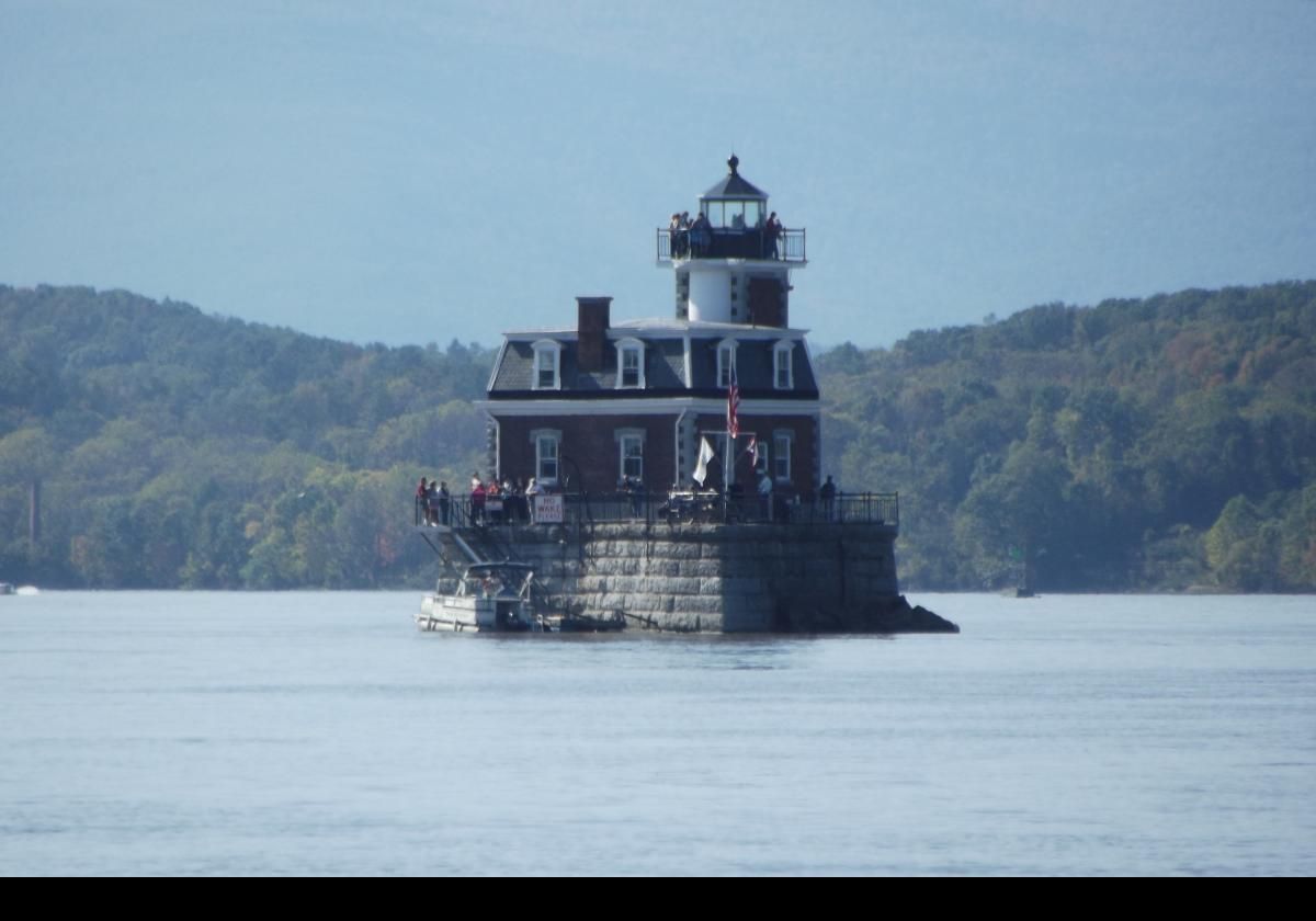 The style of the building is known as Second Empire.  It sits on a huge granite foundation, the northern end of which is built to resemble the bows of a ship to help avoid damage from the winter ice floes.