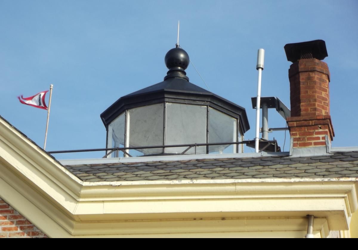 The llighthouse was fitted with a sixth order Fresnel lens, and it was automated in 1954. Since 1990, it has used a solar powered led lamp.