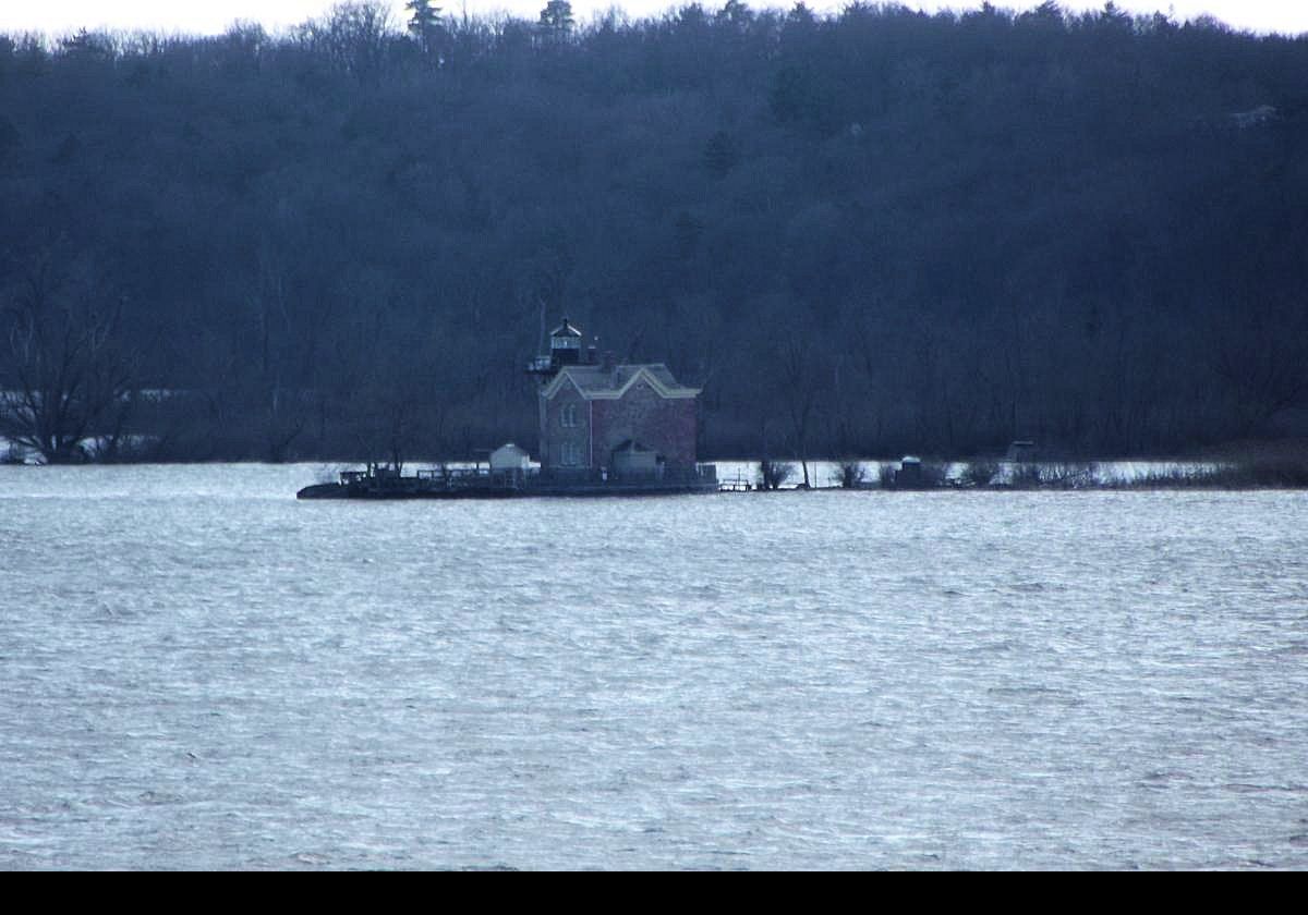 A rather fuzzy, ong distance view from the other bank of the Hudson River.