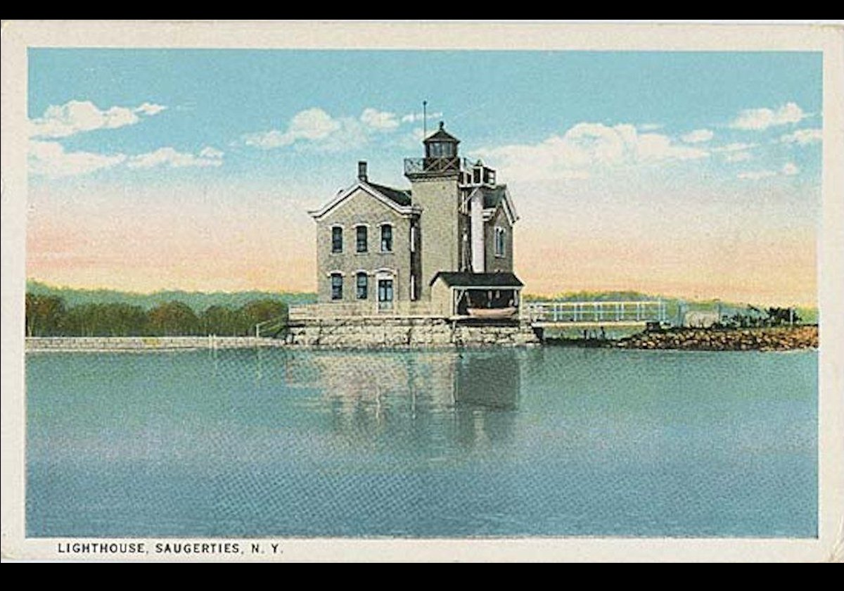 Postcard featuring the Saugerties lighthouse. Dated 1915 - 1930. Smithsonian Institution.