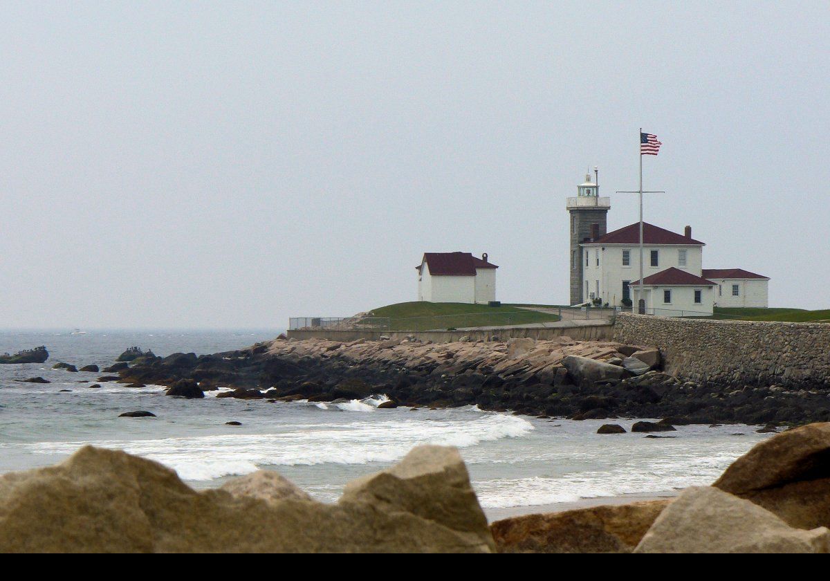 In 1986, the lighthouse was automated and the fresnel lens replaced by a modern beacon. Later, a VRB-25 optic was installed, though as this example uses an incandescent bulb, it is likely to be replaced with a more modern LED source; for example a VLB-44 LED beacon.