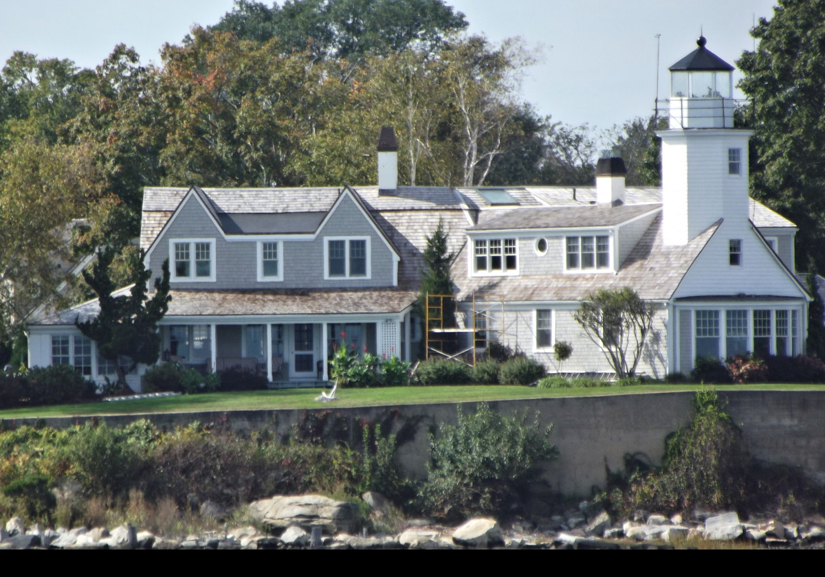 Poplar Point Lighthouse, built in 1831.  Click the image to see a comprehensive history of the lighthouse.