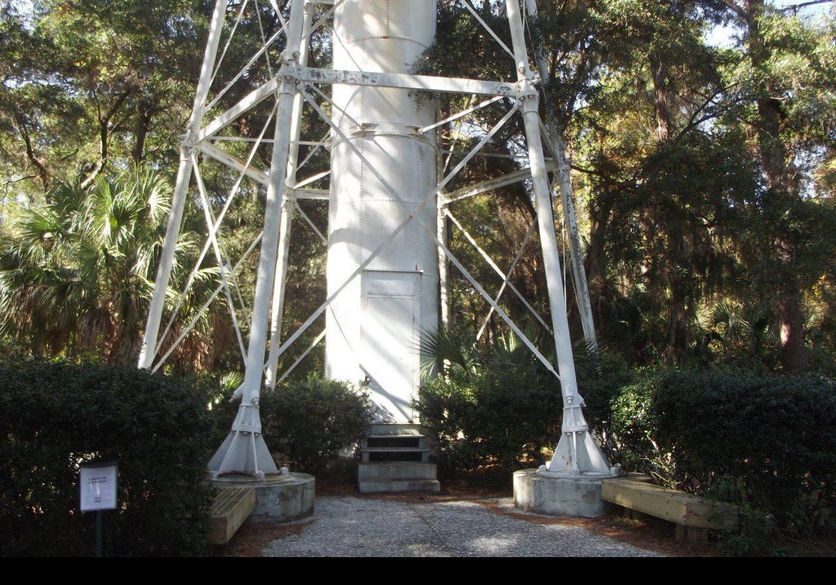 The outer tower comprised a cast iron skeleton resting on a series of concrete pads. The inner cylinder contained a spiral staircase, with 112 steps, providing access to the light itself.