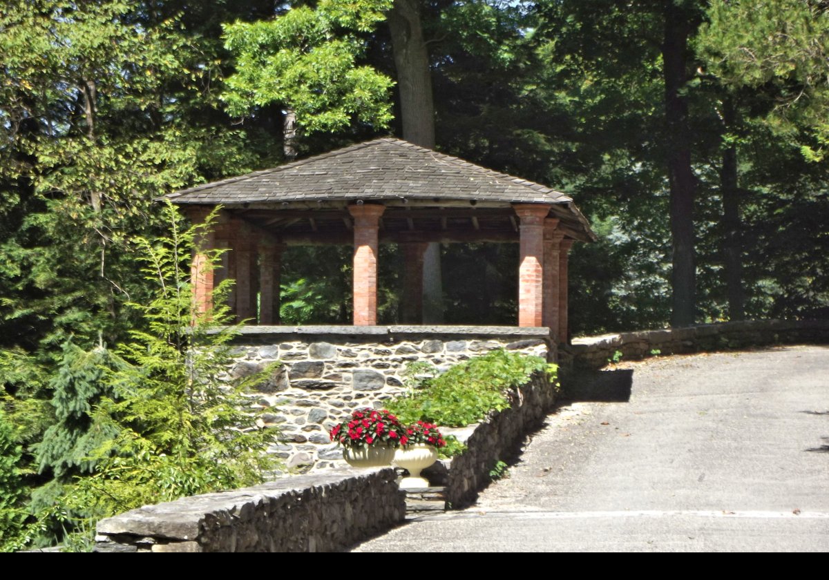 The little gate house where a volunteer is usually available to direct you to the parking areas.