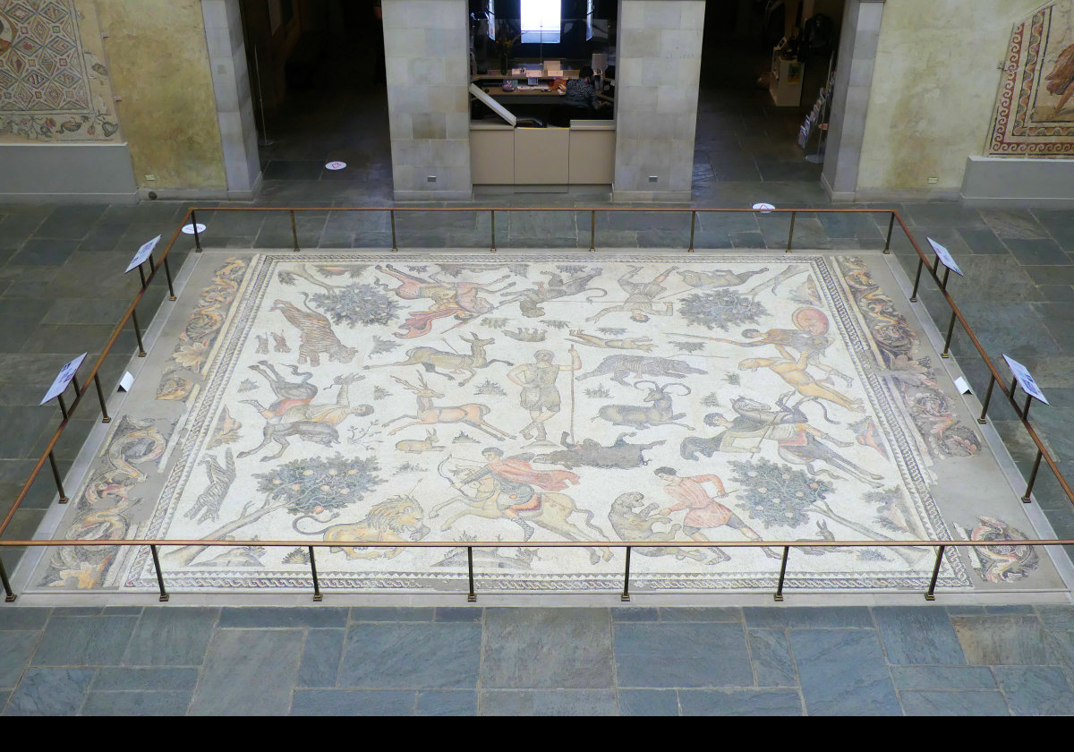 Click the image for more details of the "Worcester Hunt" mosaic that is on the floor of the entrance lobby.