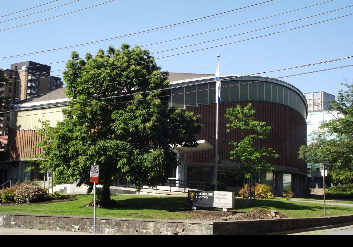 The Sexton Memorial Gymnasium (J Building) fitness center on Barrington Stret. It is part of Dalhousies University.