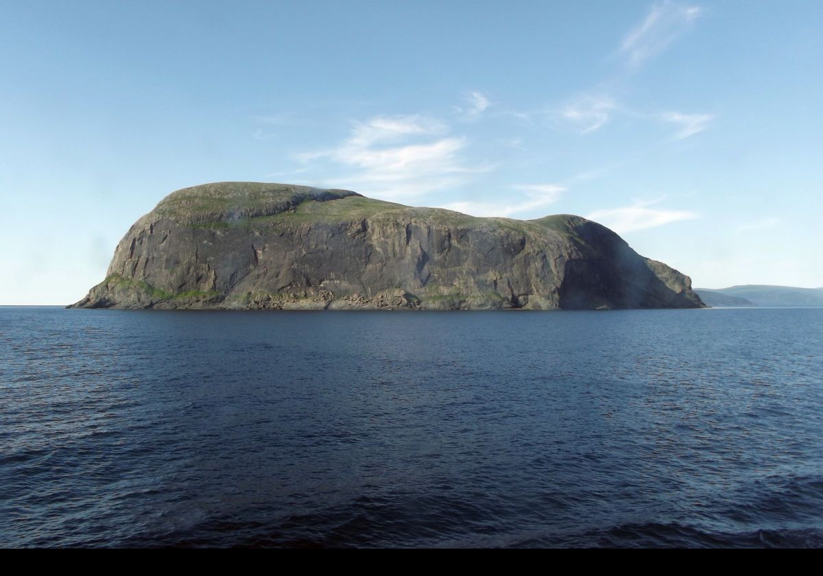 There are three island at the entrance to the Bay of Islands. In decreasing size they are Pearl Island, Tweed Island, and this one, the smallest, Guernsey Island.