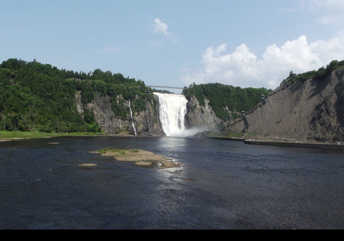 The waterfalls are 83 meters (272 feet) tall; about 30 meters (98½ feet) taller than Niagara Falls.