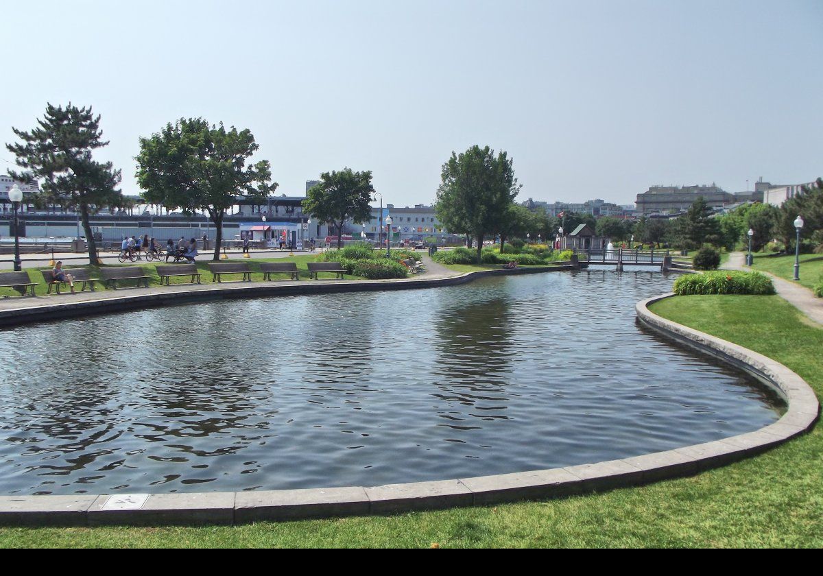 A small lake located in the park that runs along the Promenade du Vieux-Port.