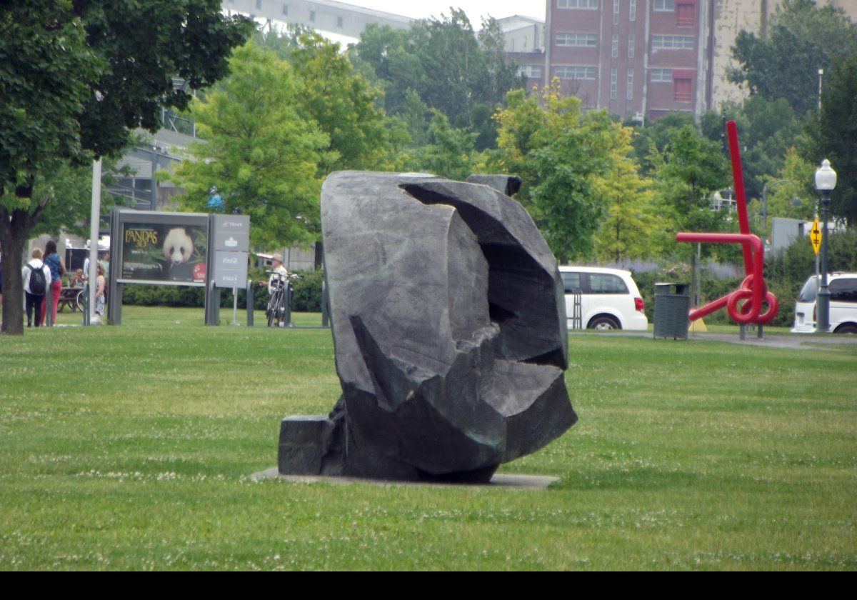 Outdoor sculpture in the park between the Promenade du Vieux-Port and the Rue de la Commune Ouest.