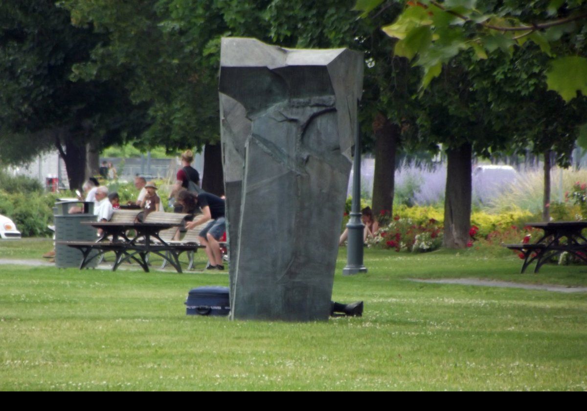 Outdoor sculpture in the park between the Promenade du Vieux-Port and the Rue de la Commune Ouest.