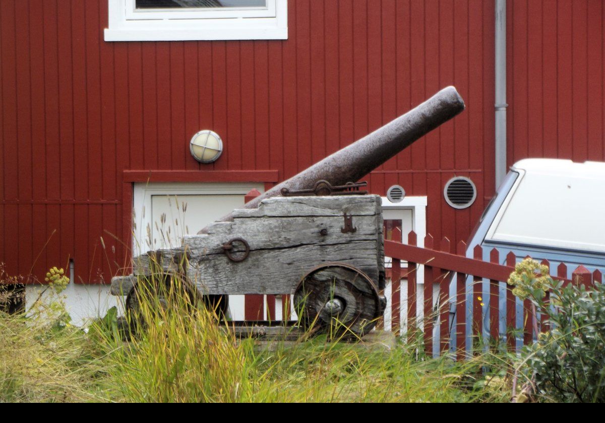 The cannon next to the house in the previous picture. It is, apparently, aimed at the the old town square or Torvet. I could find nomore information about it.