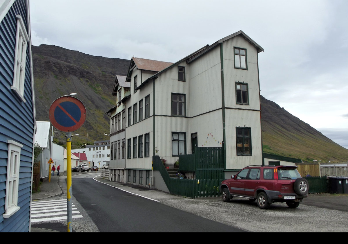 The other haalf of the house on Fjarðarstræti shown in the previous slide.  