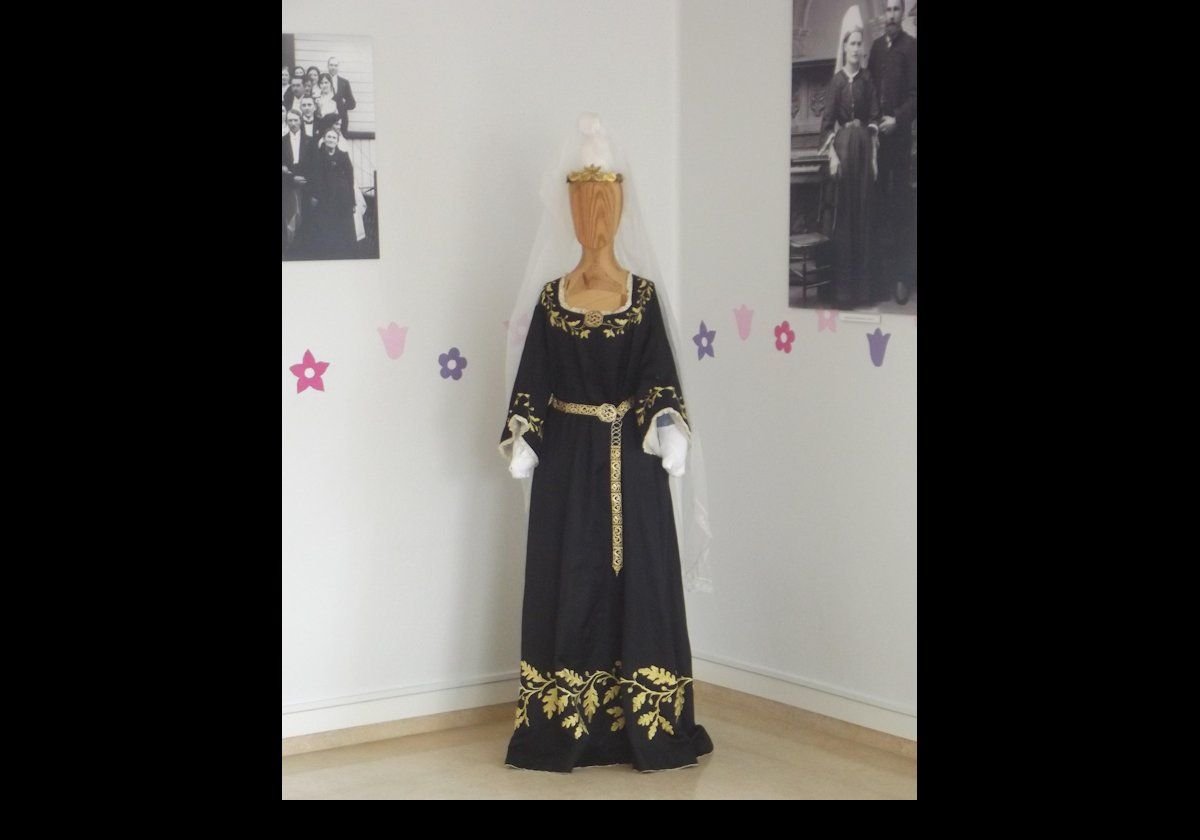 A traditional Icelandic outfit in the collection in the Culture House.