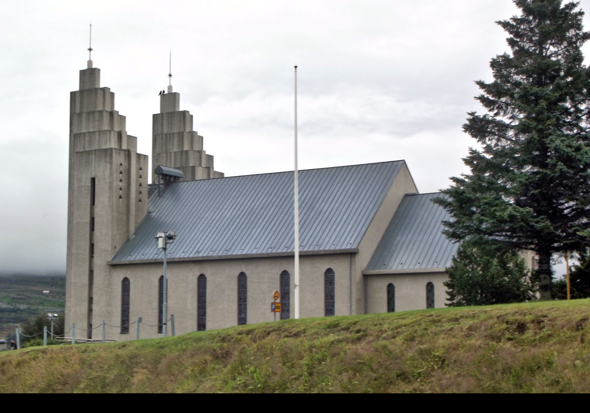 Designed by Edvard Lehmann, the altarpiece was made around 1863. The English company J. Wippel & Co made the windows.