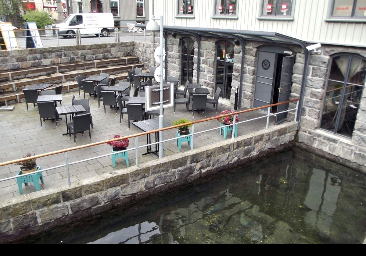 We are starting to look for somewhere to have lunch in the city rather than going back to the ship. It was a little too chilly for alfresco dining, so we passed on this place as, it appears, did everyone else!