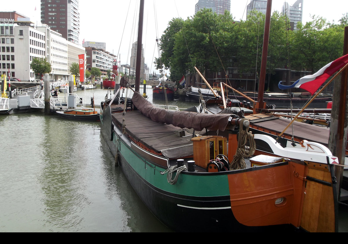 The Annigje was built at Kampen van Goor in 1908. The Foundation for Outdoor Barge Museum in Rotterdam bought her in 1969.  She was restored between 1985 and 1996.