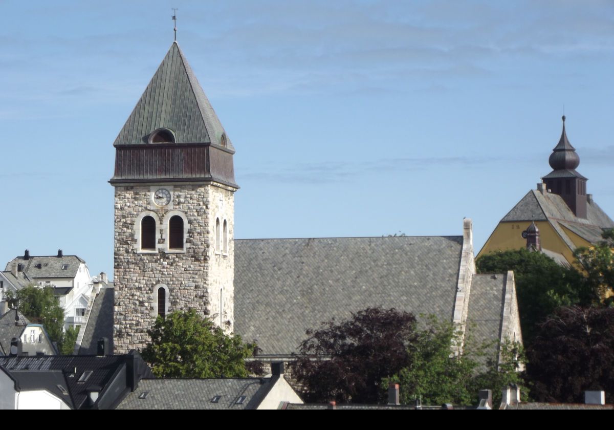 A closer view of Alexund Church tower.