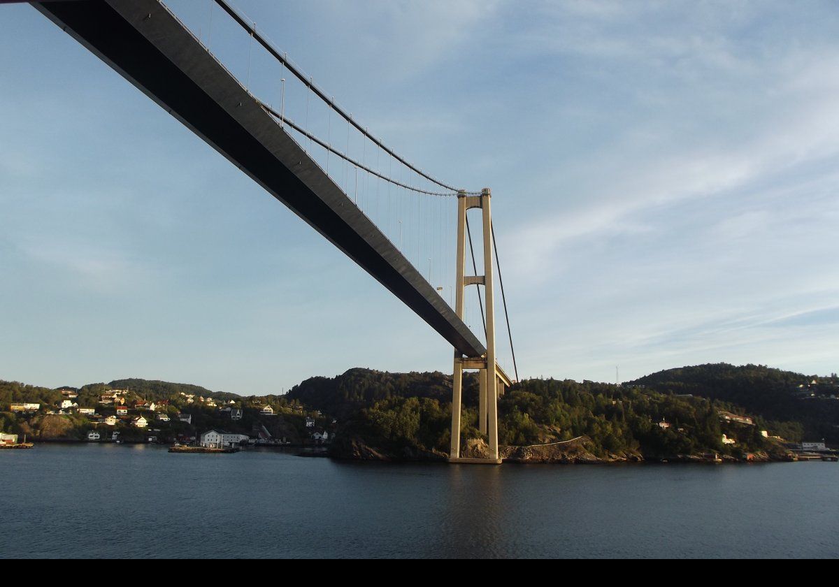 Construction of the Askøy suspension bridge started in 1989 and finished in 192.  It is 1,057 meters (3,468 ft) long with a main span of 850 meters (2,789 ft), and crosses the Byfjorden.  The 2 concrete pylons are 152 meters (500 ft) tall.  