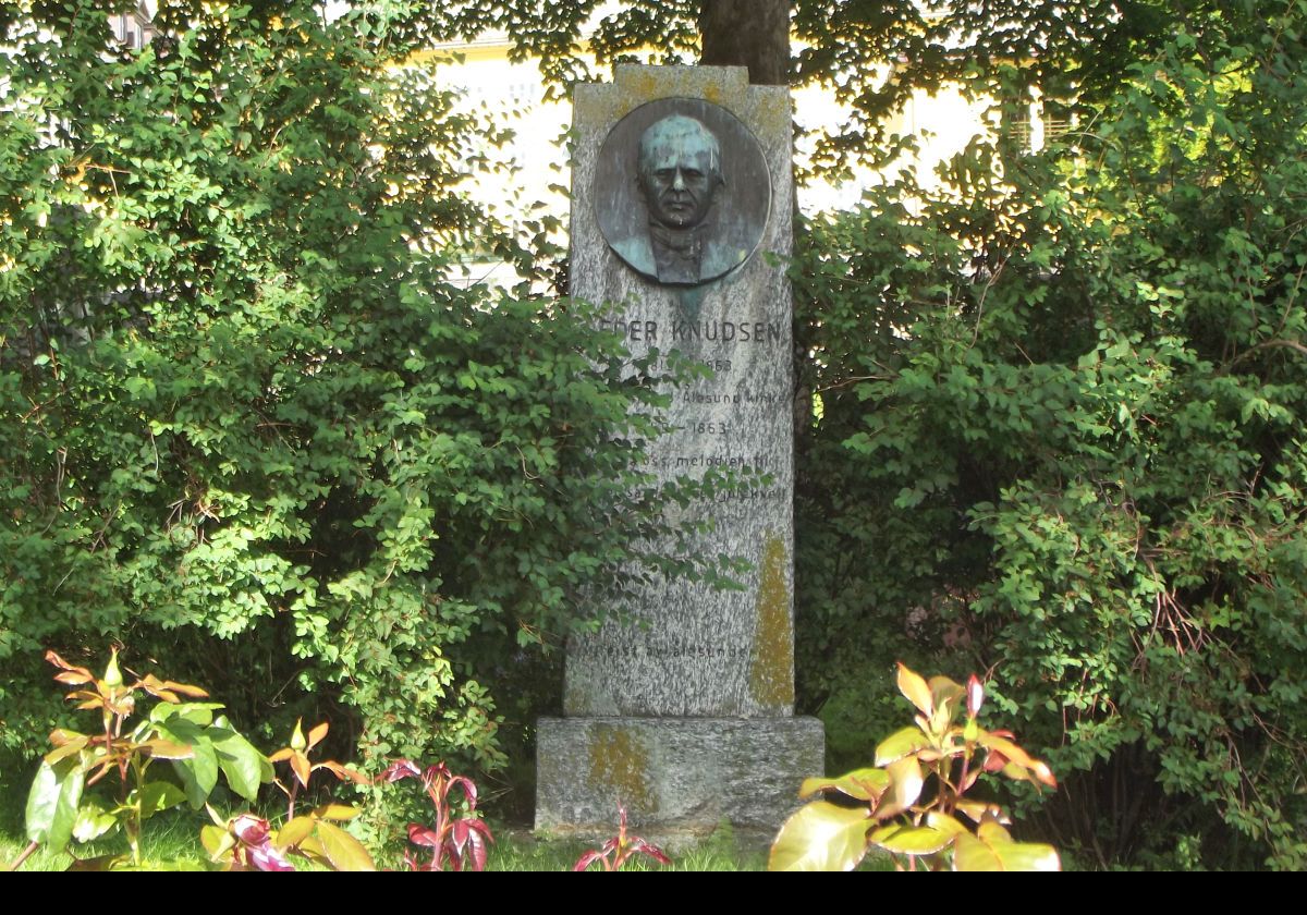 Peder Knudsen lived from 1819 to 1863. He was a violinist, organist, composer and arranger. In 1859 he became the first organist of Ålesund Church. This memorial was erected by the church in 1948.