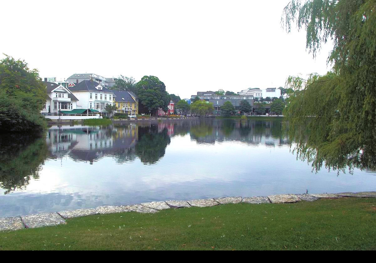 The lake in Stavanger Park.