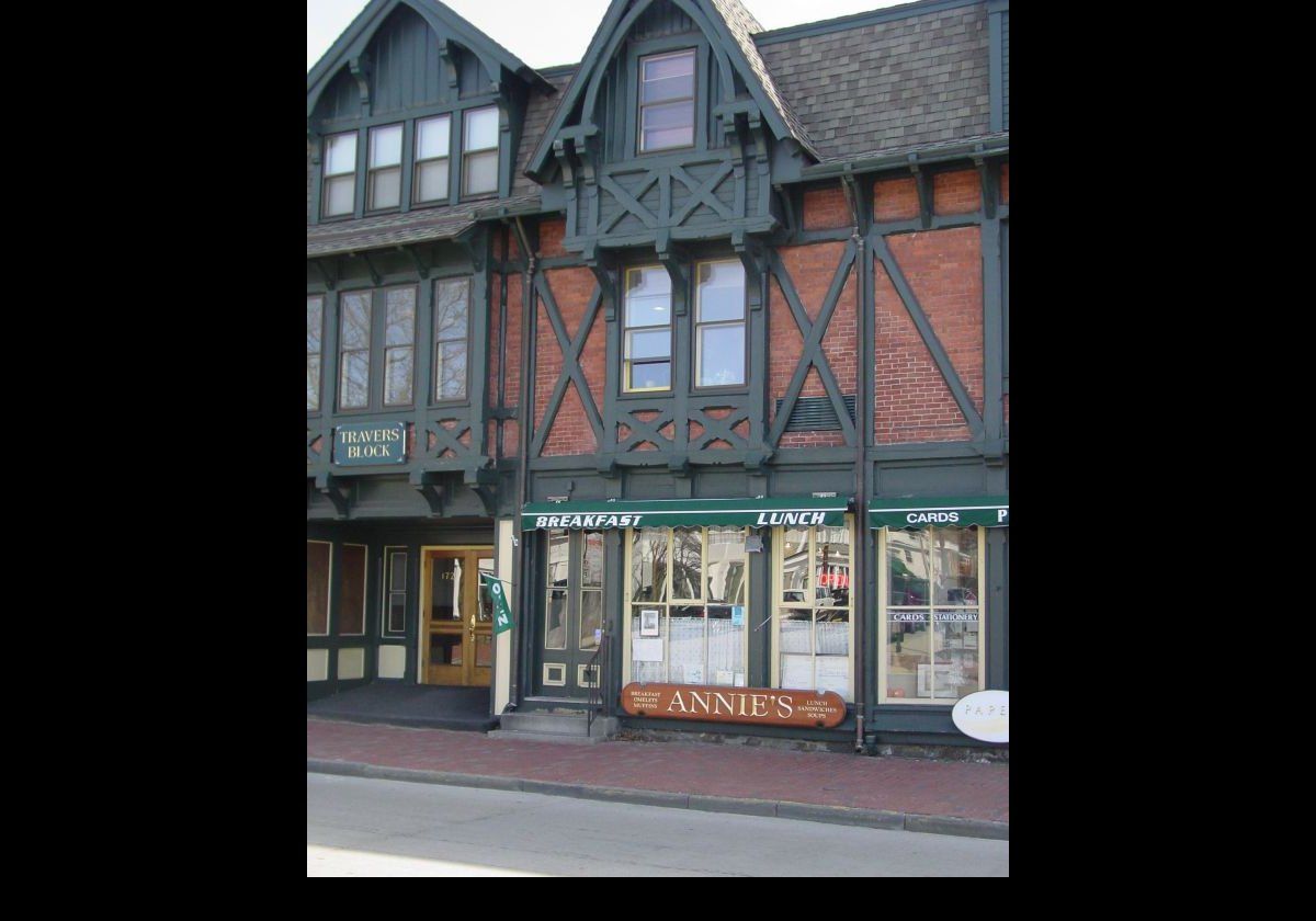 Thisis Annie's where we often take lunch when we are in Newport. Located at the beginning of Bellevue Avenue, in the Travers Block, it is an ideal location.