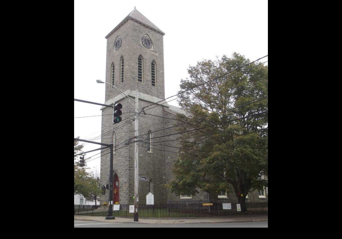 The British destroyed the original church in 1778, & a replacement was completed in 1784. The building we see today dates from 1844.