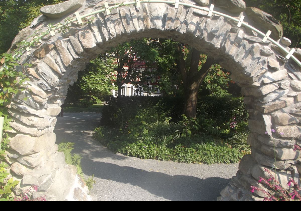 The mansion viewed through the Moon Gate