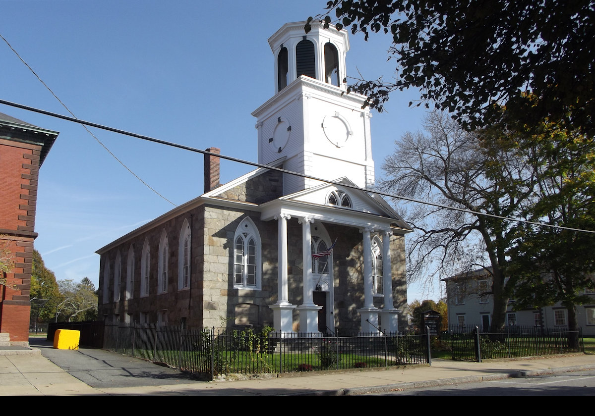 At 250 High Street, there is the First Baptist Church, built in 1814. Originall, there was a spire, but it was blown off in the gale of 1869. It is also known as the “Stone Chapel”.