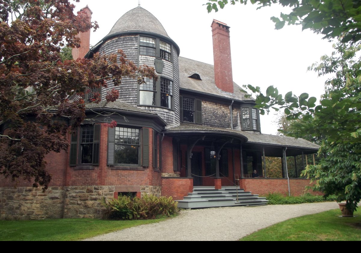 Like De La Salle, the house had suffered conversion into condominium apartments until the Preservation Society of Newport County purchased it in 1994 and opened it to the public as a museum after an award winning restoration.