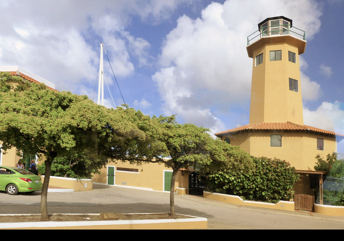 This "lighthouse", near the Harbour Village Marina, is about 3 km (2 miles) north of the cruise terminal in Kralendijk, and is not used for navigation. 